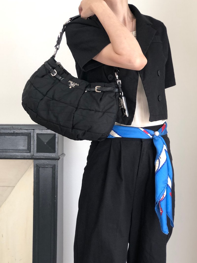【 VintageShop solo 日本直送中古包专卖店 】PRADA 普拉达 侧背包 黑色 银色 标志 尼龙 菱格纹 腋下包 vintage kut77d - 侧背包/斜挎包 - 尼龙 黑色