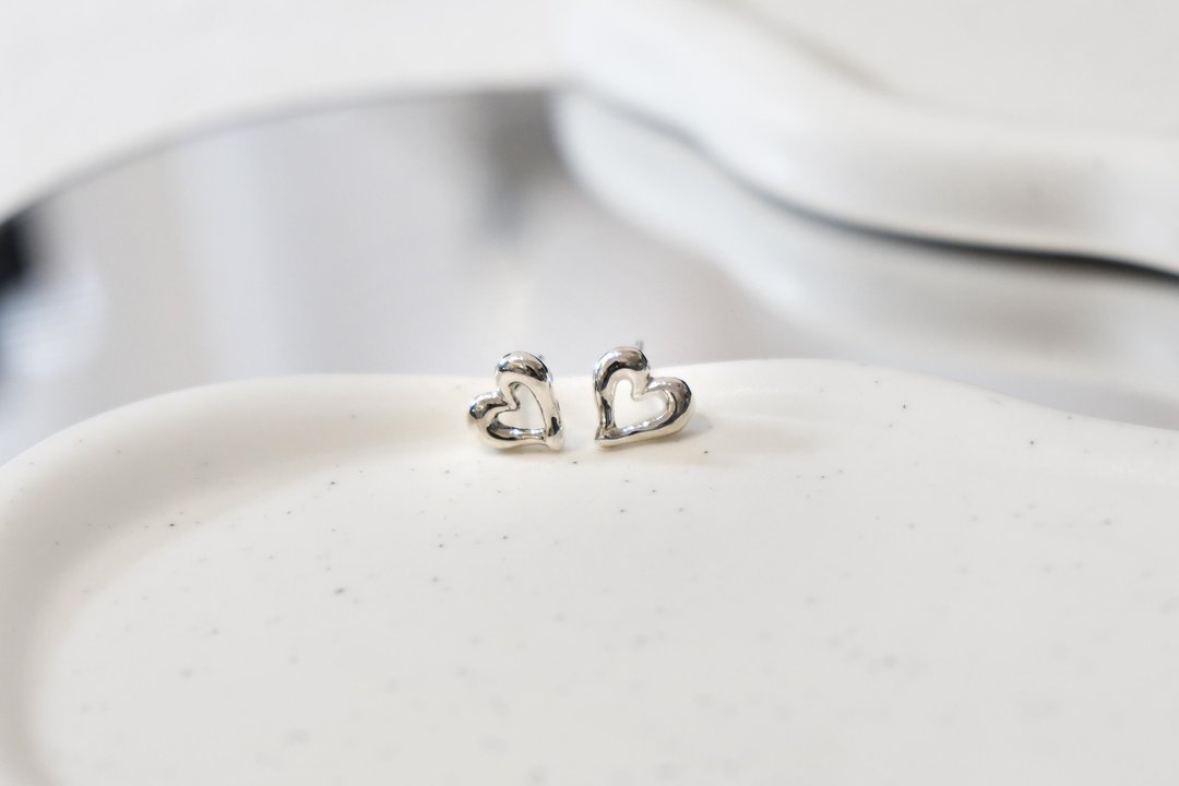 云朵爱心耳环 - 耳环/耳夹 - 银 银色