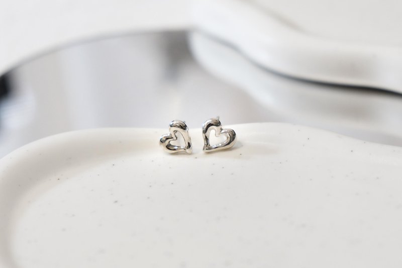 云朵爱心耳环 - 耳环/耳夹 - 银 银色