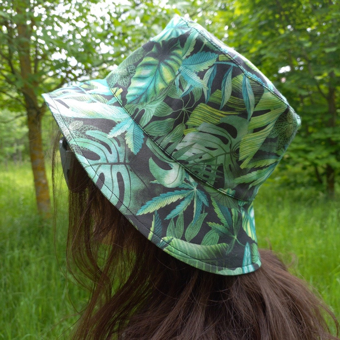 Cotton tropical bucket hat. Summer sun hat. A fashion stylish travel hat. - 帽子 - 棉 绿色