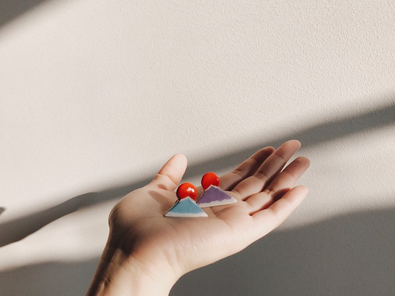 hachii 富士山 石粉黏土手工制小胸针 - 胸针 - 粘土 蓝色