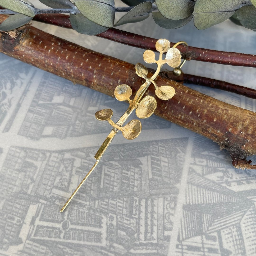Brass eucalyptus cuff earrings one ear - 耳环/耳夹 - 铜/黄铜 金色