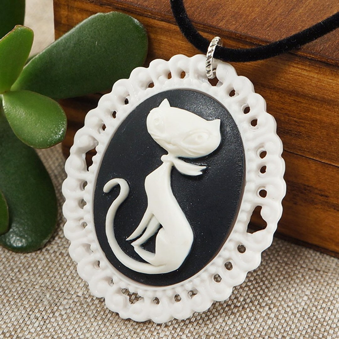 Black and White Cat Cameo Necklace Kitten Oval Pendant Wedding Necklace Jewelry - 项链 - 其他材质 白色