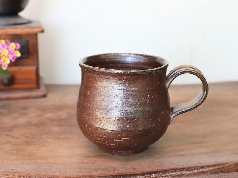 Bizen Ware Coffee Cup (Large) Rokuro eyes c7-057 - 咖啡杯/马克杯 - 陶 咖啡色