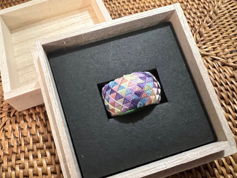 Traditional Craft Kaga Yubinuki UROKO - 编织/刺绣/羊毛毡/裁缝 - 丝．绢 多色