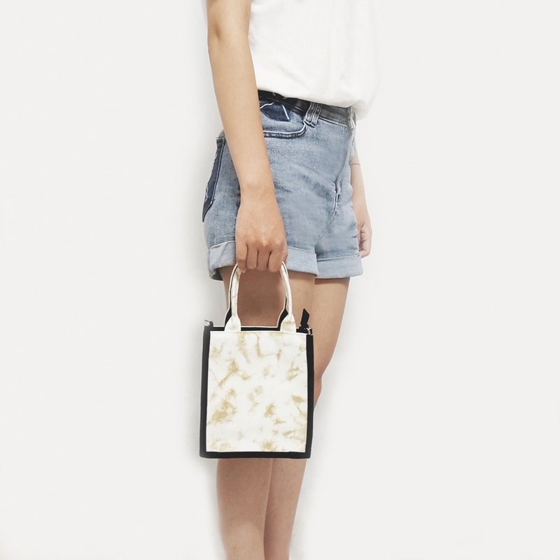 T.H.Ani 手工植物染托特包-散心 手机包 手提 手腕 斜背 肩背 - 其他 - 棉．麻 卡其色