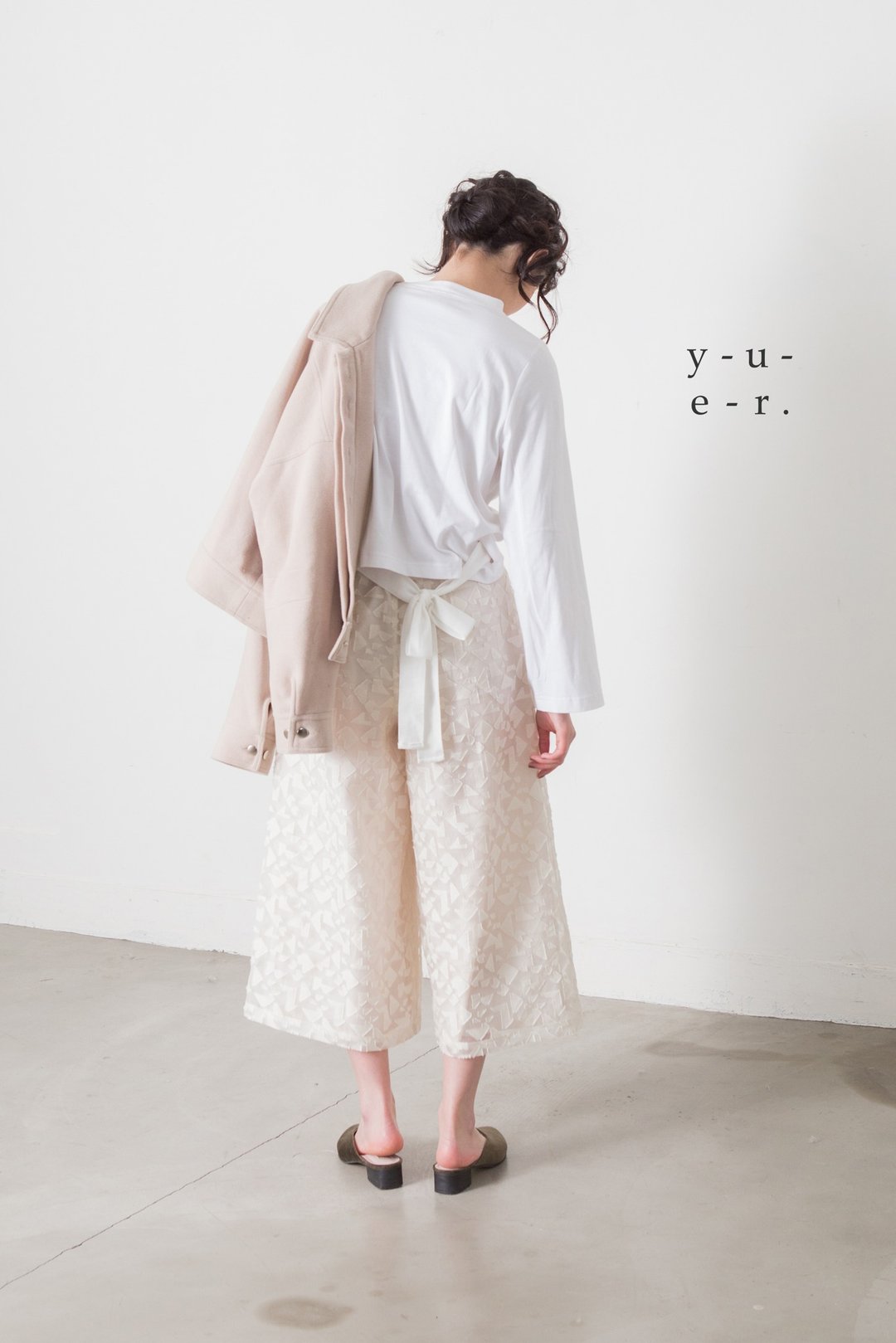 后穿孔绑带上衣 - 女装上衣 - 棉．麻 白色