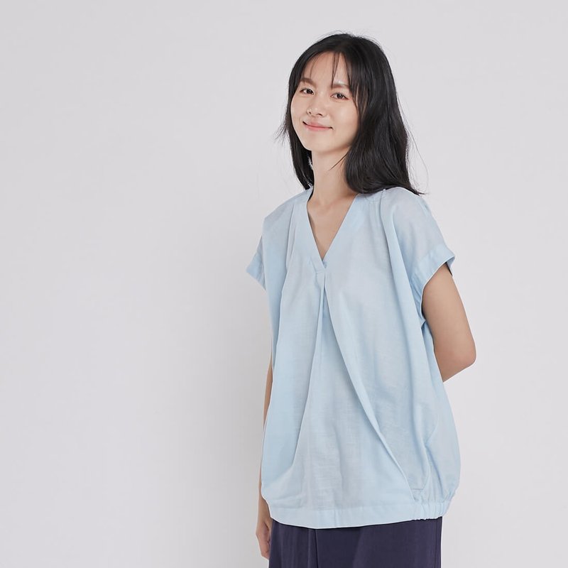 Vera V領落肩寬袖棉質上衣/淺藍 - 女装上衣 - 棉．麻 蓝色