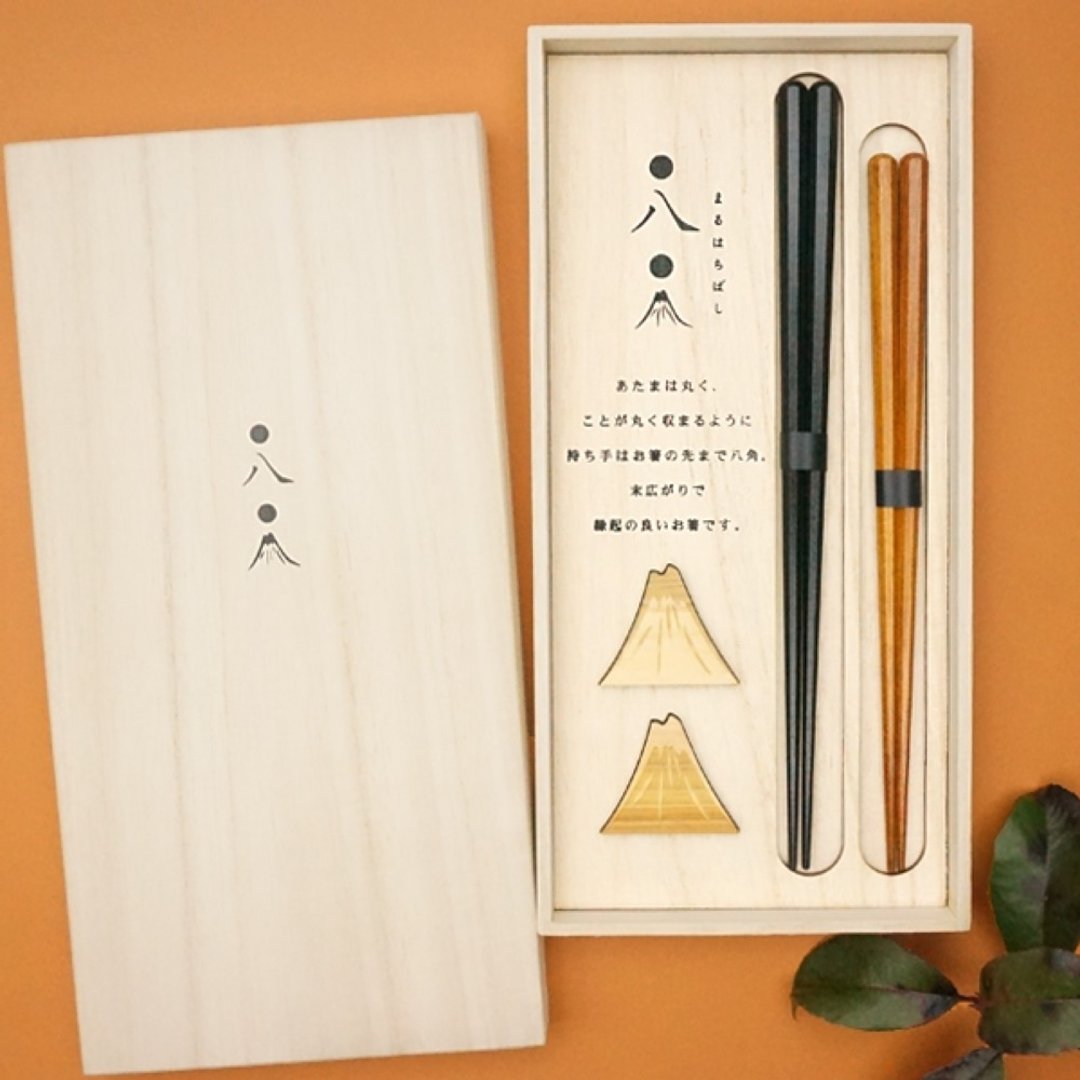 孝左卫门筷子和筷架丸八情侣套装2双筷子，2个筷架，泡桐盒。筷架是富士山造型的筷架。形似汉字“八”，末端加宽，呈吉祥之形。 - 筷子/筷架 - 木头 