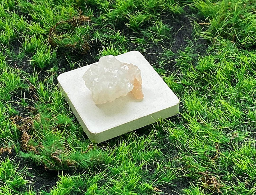 天然原矿能量小白色鱼眼石共生沸石 消磁净化 疗愈 开运 净化 - 摆饰 - 水晶 多色