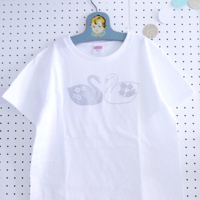 爱心天鹅图案 T 恤 - 女装 T 恤 - 棉．麻 白色