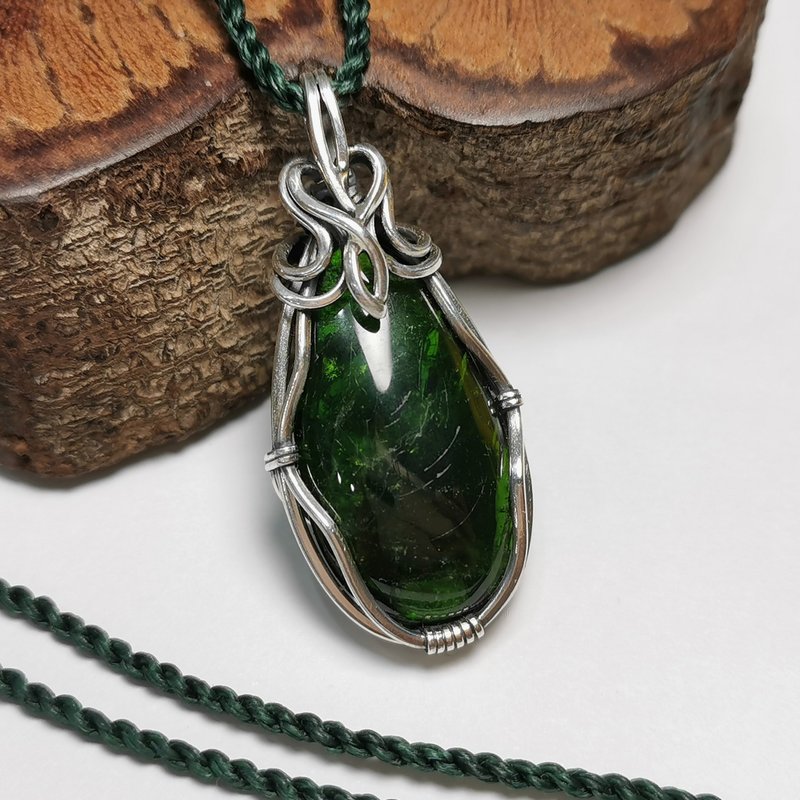 透辉石-纯银编设计坠/搭配防水蜡线项链 - 项链 - 宝石 绿色