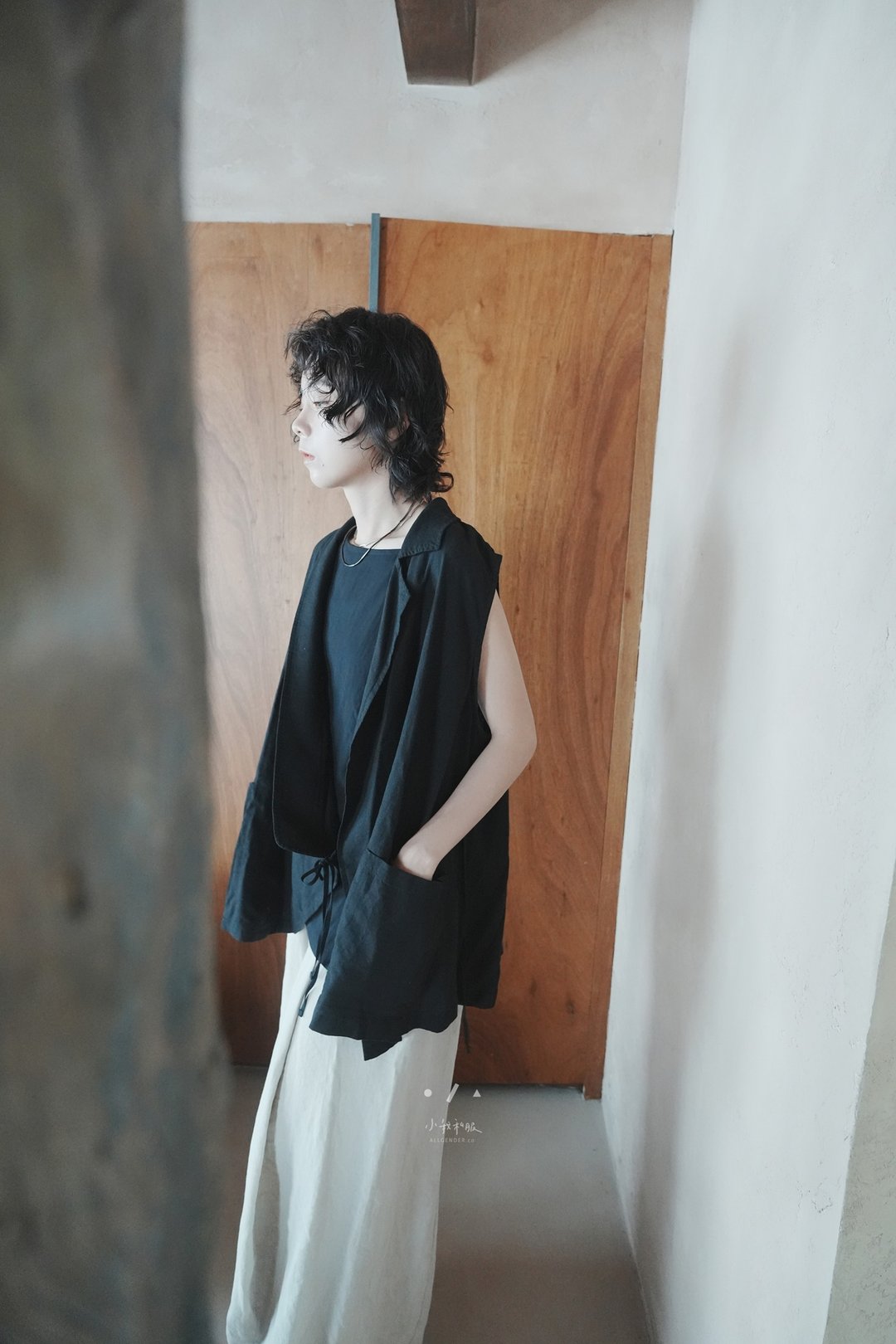 乱书麻料两种领开襟背心 - 女装背心 - 亚麻 黑色