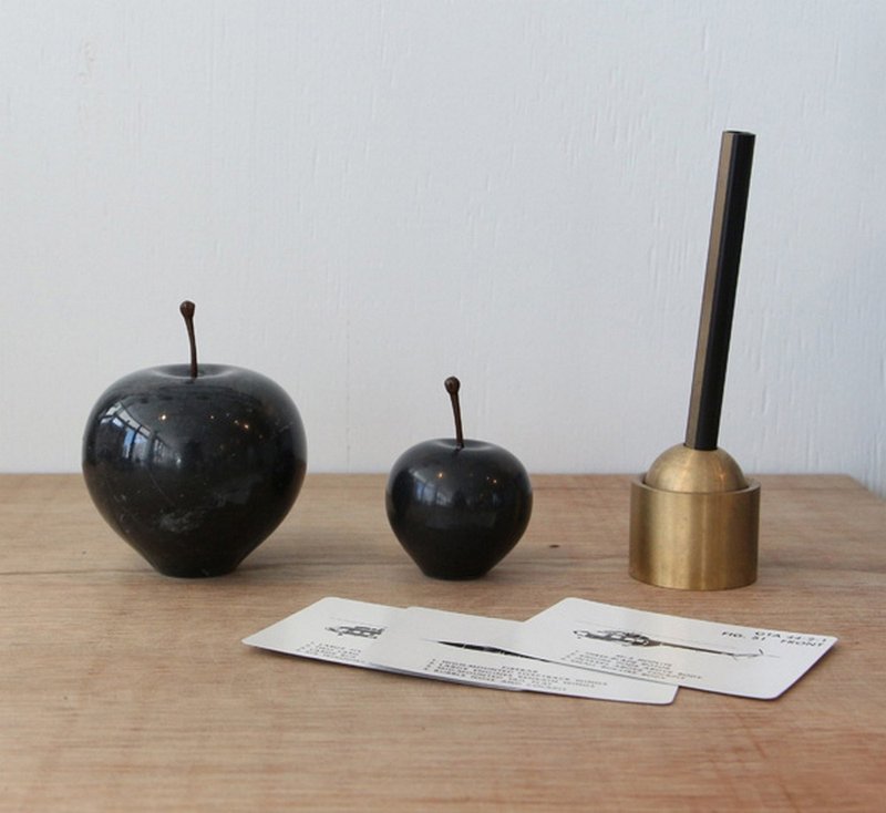 Detail Marble Apple大理石黑苹果纸镇(Large/Small) - 其他家具 - 其他材质 黑色