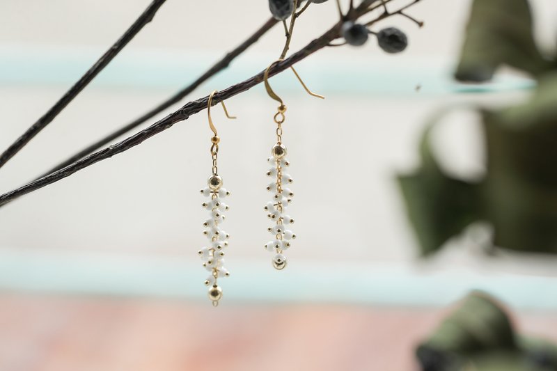 交错细白珠 毛毛虫黄铜耳环 - 耳环/耳夹 - 其他金属 白色