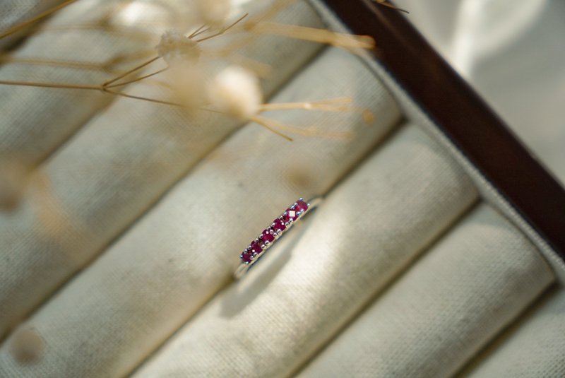 SV925 AAA 细致红宝石排钻戒指 鸽血红 - 戒指 - 半宝石 红色