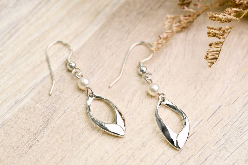 经典设计系列  - 意象叶子 扭转线条造型耳环-银 (ERIJA1025E) - 耳环/耳夹 - 银 银色