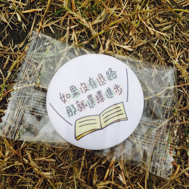 选择进步 / 中徽章 - 徽章/别针 - 塑料 