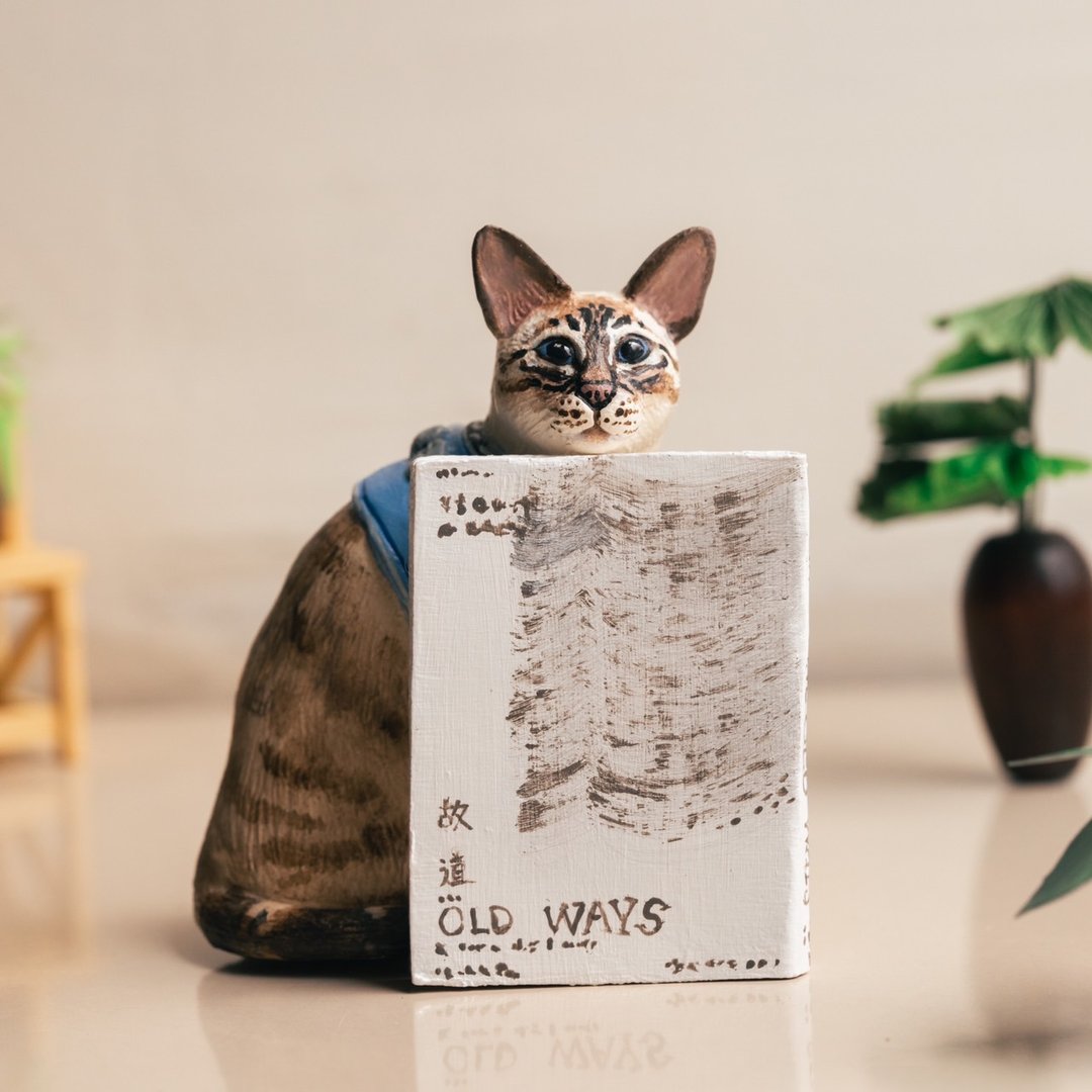 猫咪 定制化宠物手工黏土模型 含服装 含配件 - 玩偶/公仔 - 粘土 卡其色