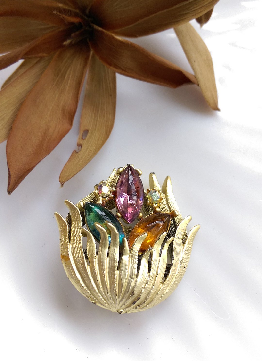 西洋古董饰品。花蕊宝石 别针 - 徽章/别针 - 其他金属 金色