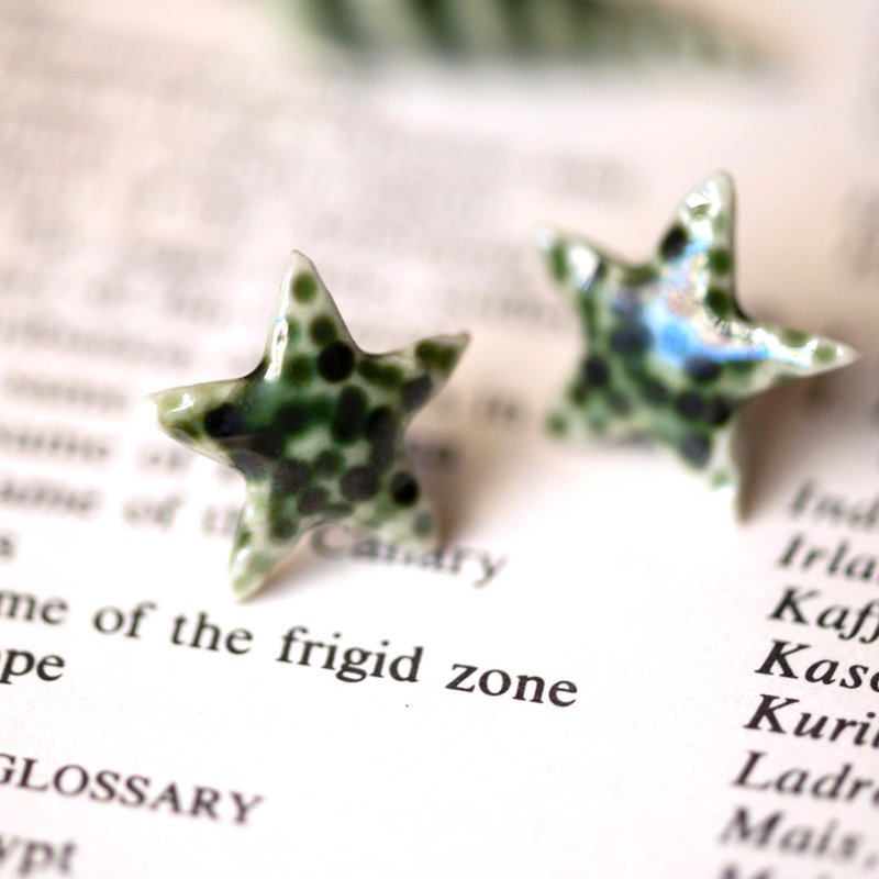 瓷器耳环  点点星耳针一对 - 耳环/耳夹 - 瓷 绿色