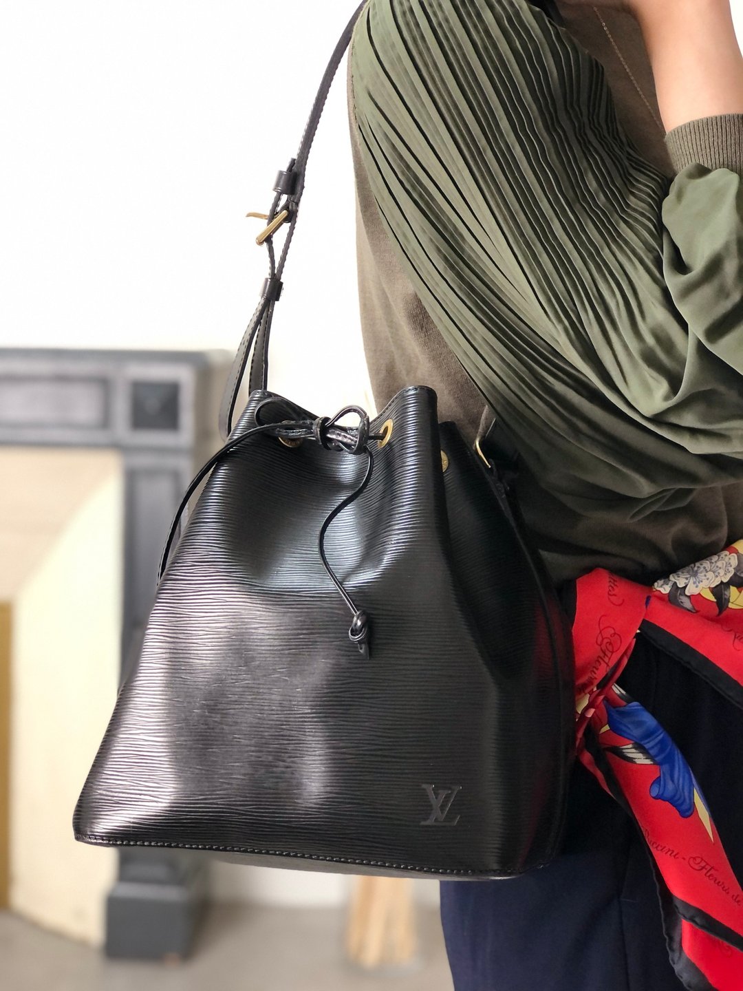 【日本直送 名牌中古包】LOUIS VUITTON 路易威登 Epi 皮革侧背包 黑色 Noé 圆筒包 皮革 巾着式 古着 gh8xjw - 侧背包/斜挎包 - 真皮 黑色