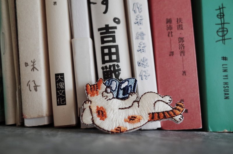 三猫春天郊游绣片---看书小许 - 编织/刺绣/羊毛毡/裁缝 - 聚酯纤维 白色