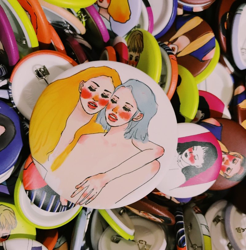 灵魂女孩 5.6厘米徽章 - 徽章/别针 - 塑料 咖啡色