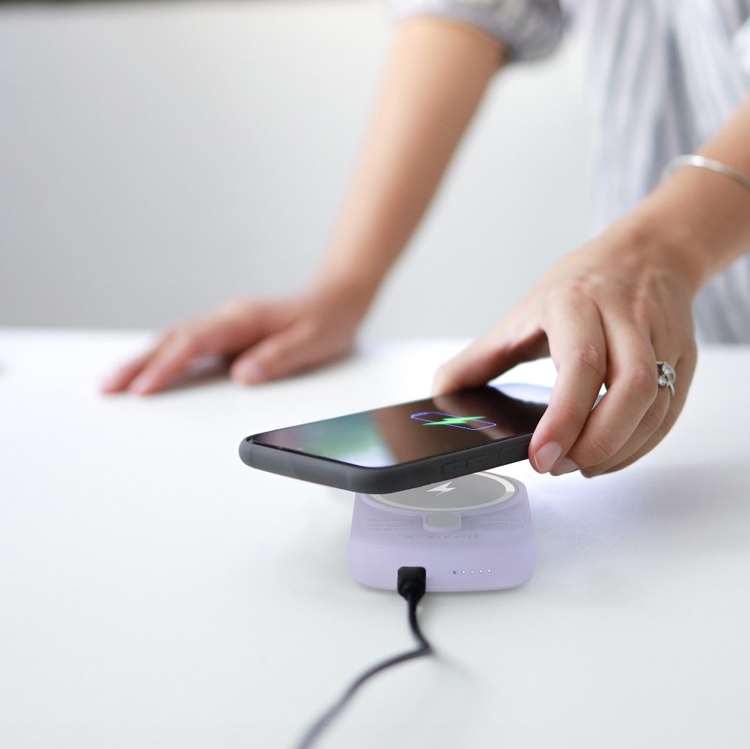 MEGIVO Mag-BX01 10,000mAh 磁吸无线流动充电器 - 充电宝/传输线 - 塑料 白色