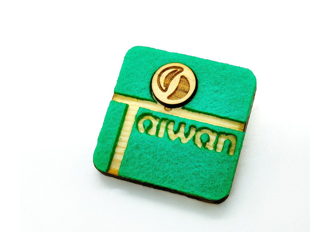 Taiwan IN木胸章 赛末点 麟洋配 圣杯 限量 - 徽章/别针 - 木头 卡其色
