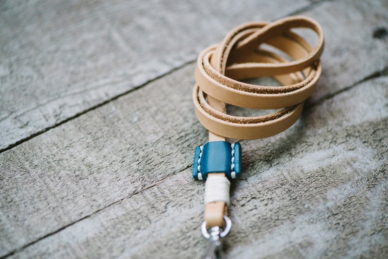 植物鞣手缝横式证件套背带 - 名片夹/名片盒 - 真皮 橘色