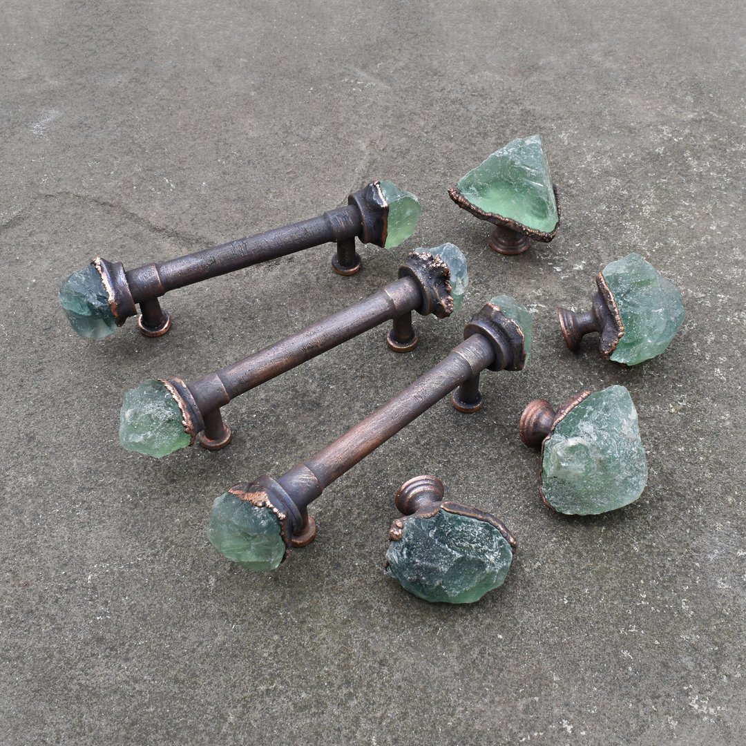 Raw fluorite crystal cabinet pulls. - 其他家具 - 其他材质 
