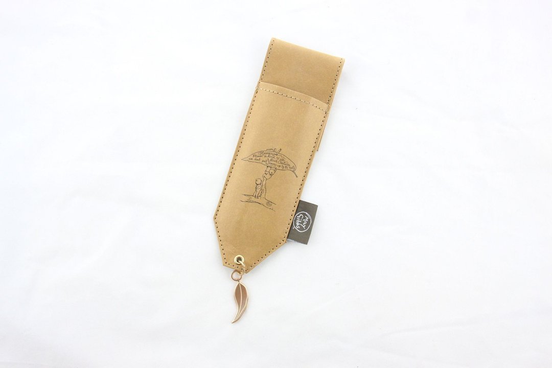 Iconic Australian Snugglepot and Cuddlepie Pen Holder - 铅笔盒/笔袋 - 环保材料 咖啡色