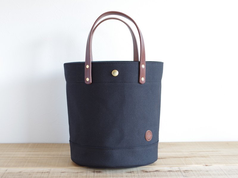 皮革提把帆布圆底托特包 黑色 - 手提包/手提袋 - 棉．麻 黑色