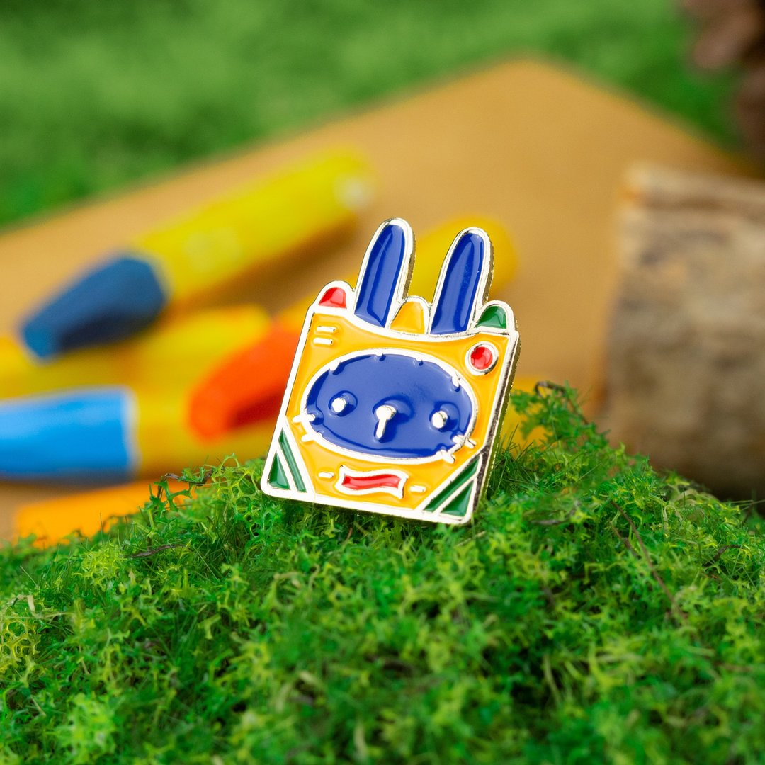 蜡笔兔Crayon Rabbit胸针 — 文具与手帐系列 - 胸针 - 其他金属 蓝色