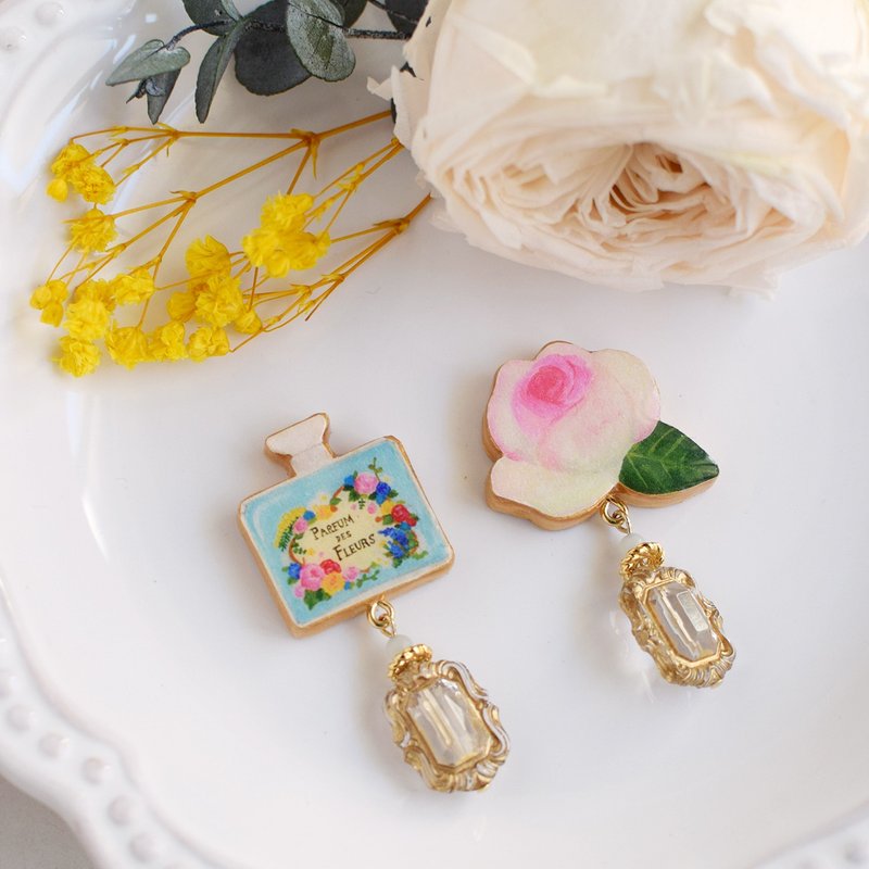 Roses and perfume bottles Earrings - 耳环/耳夹 - 树脂 粉红色