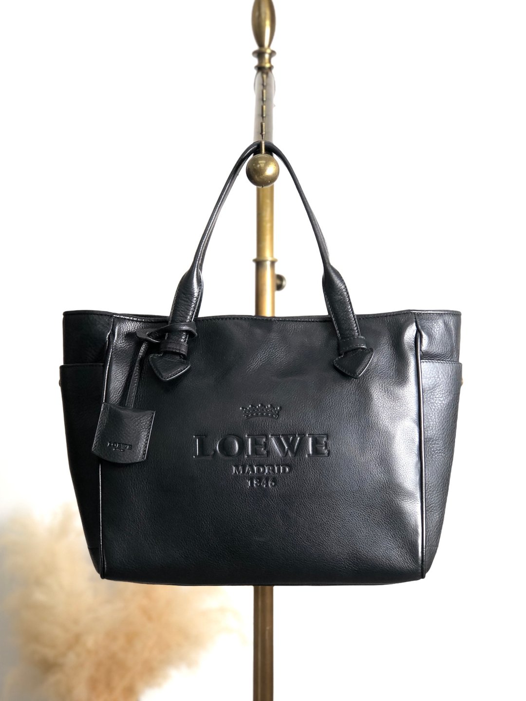 【日本直送 名牌中古包】LOEWE 罗威 Heritage 经典托特包 黑色 压印 Logo 皮革 vintage 古董 旧款 sfdiue - 手提包/手提袋 - 真皮 黑色