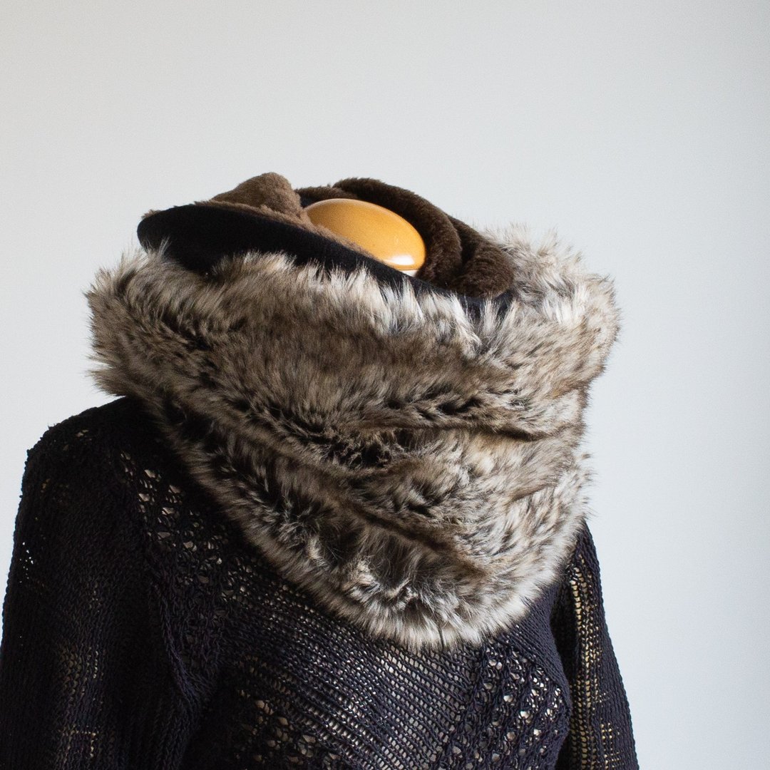 PSNY Greige, Eco-Fur, Cashmere, and Black Snood - 围巾/披肩 - 其他人造纤维 灰色