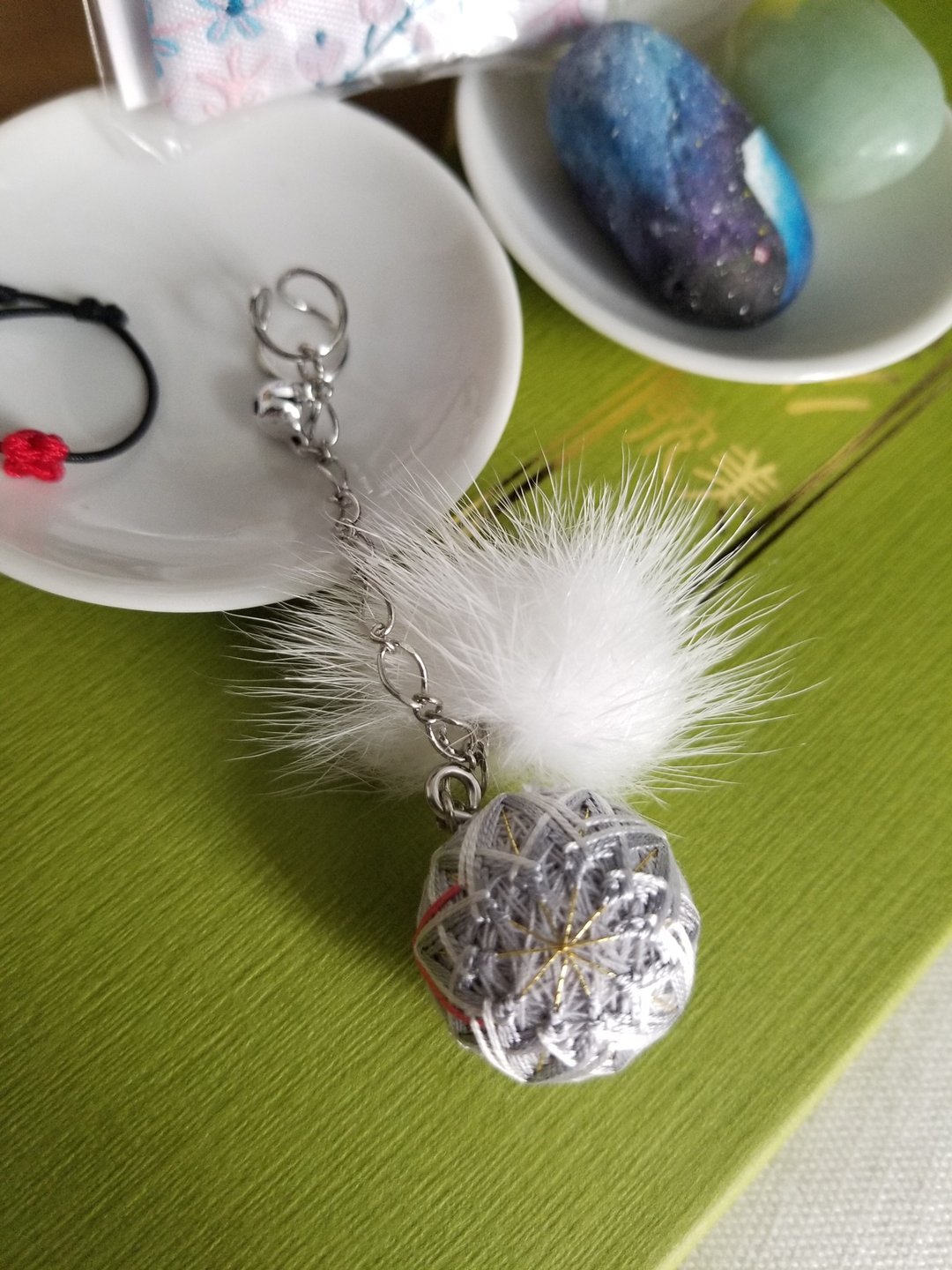 彩线日和 迷你小鞠球 2cm 单品球耳饰 - 小银花 (全人手) - 耳环/耳夹 - 绣线 银色