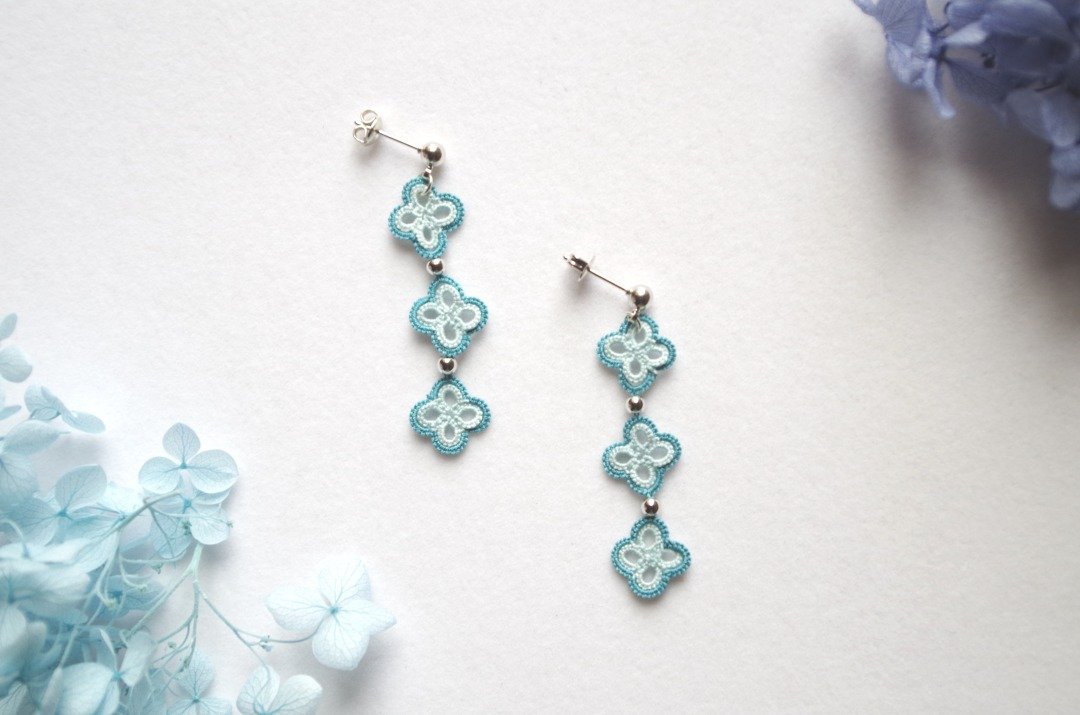 Tatting lace floret triple earrings, hydrangea - 耳环/耳夹 - 棉．麻 蓝色