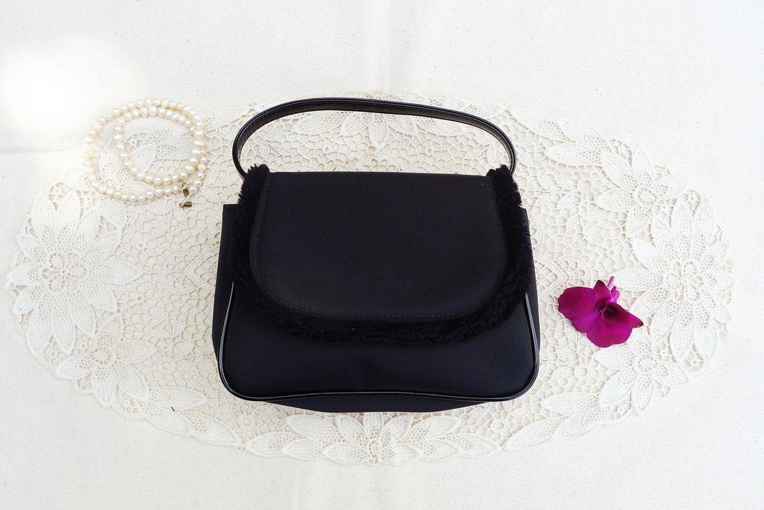 Super Cute 90s COURRÈGES Black Nylon Mini handbag decorated with fur details - 手提包/手提袋 - 尼龙 黑色