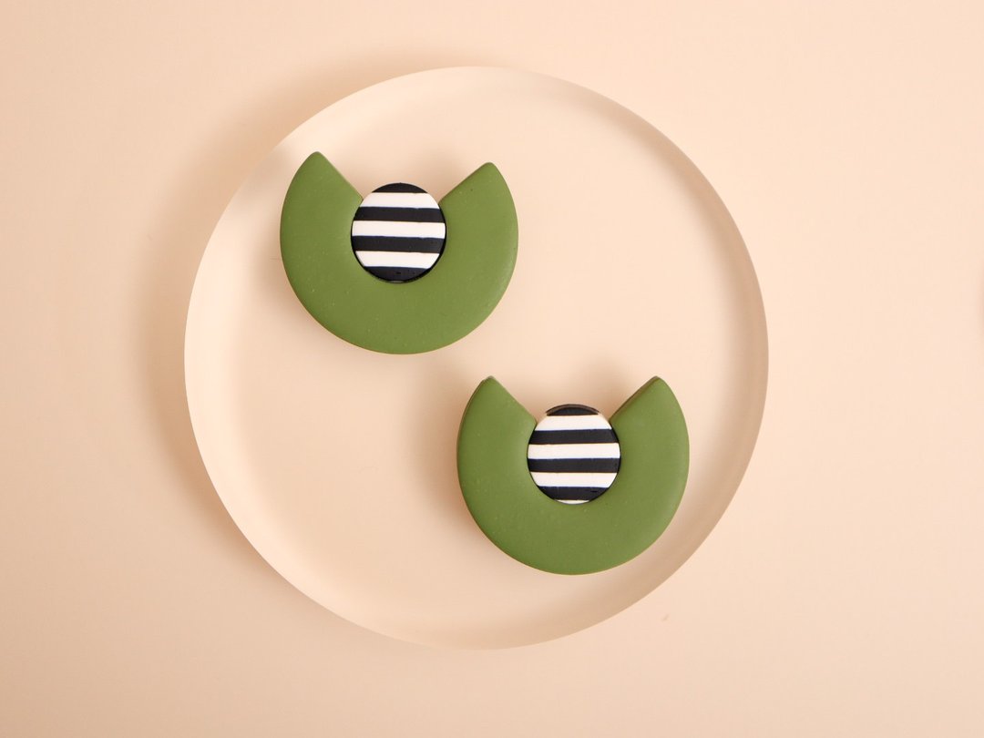 Khaki and Border Stud Clip-On/Earrings/Hypoallergenic/Polymer Clay/24 - 耳环/耳夹 - 粘土 绿色