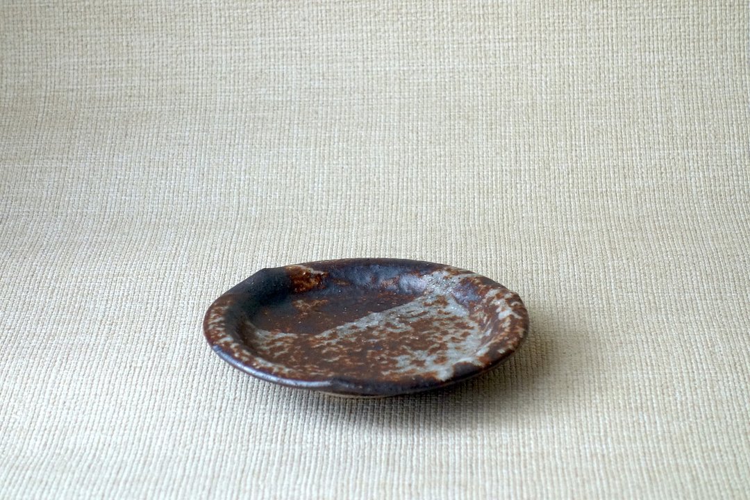信乐烧 轮花皿 信浓釉a 手作陶瓷小盘 分装盘 - 浅碟/小碟子 - 陶 咖啡色