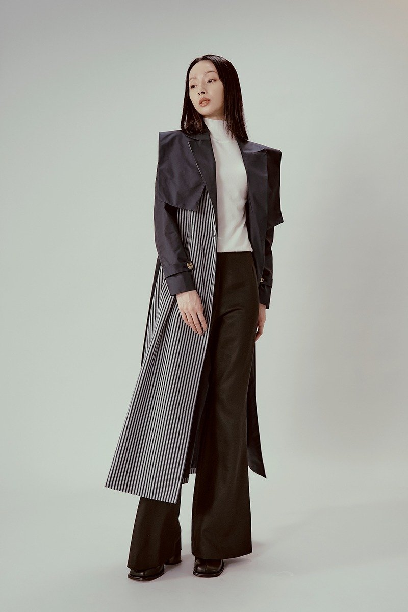 深蓝条纹长版风衣 - 女装休闲/机能外套 - 棉．麻 蓝色