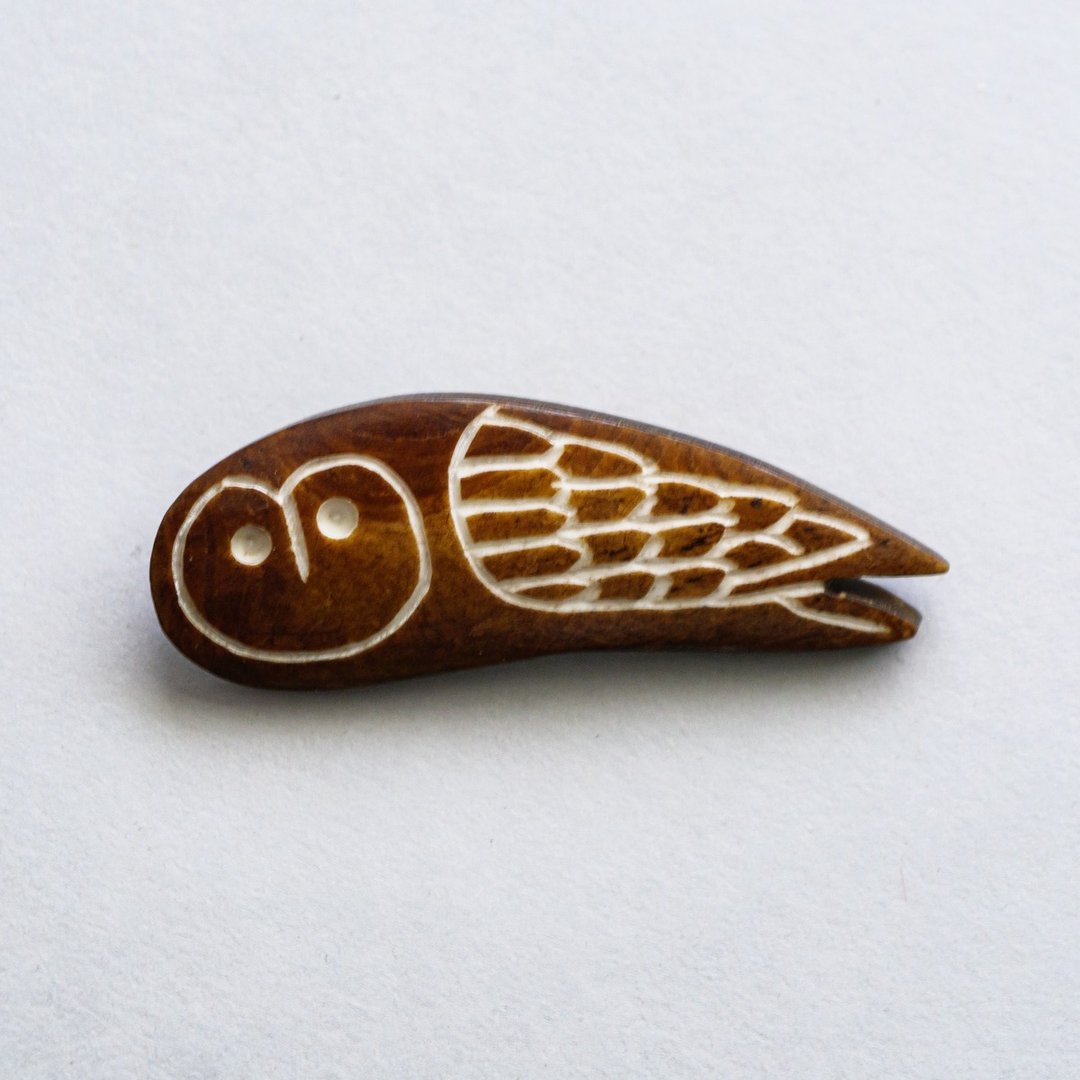 buffalo bone brooch / owl Brown - 胸针 - 环保材料 