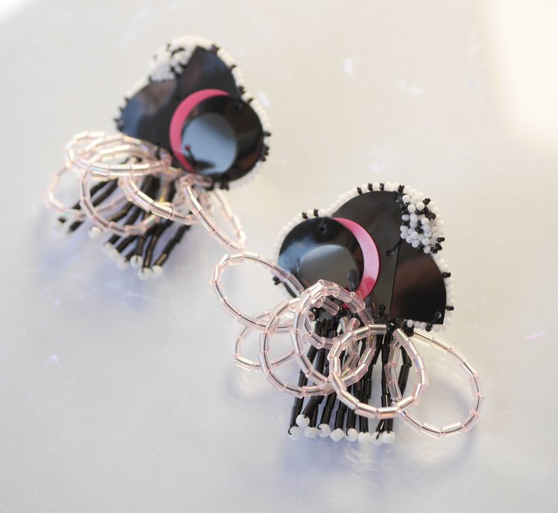 tsububu [定制] / 珠绣 / 微生物 /耳针/耳夹/ 相机 - 耳环/耳夹 - 绣线 黑色