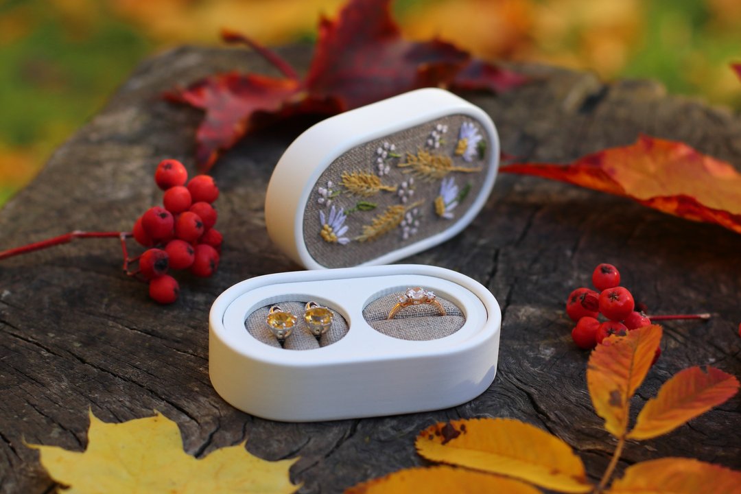 Ring box, Wedding ring box with hand embroidery. - 其他 - 其他材质 白色