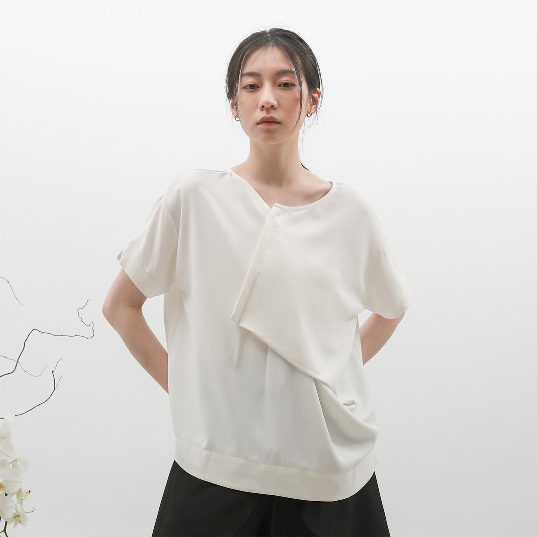 Qianyu_千羽造型褶片上衣_23SF010_白 - 女装上衣 - 聚酯纤维 白色