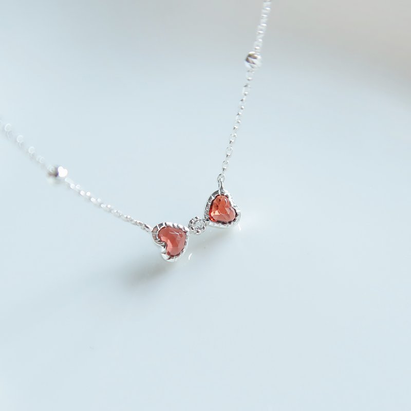 925纯银 双心 红石榴石 小钻 蝴蝶结 定制化刻字 项链 免费包装 - 项链 - 纯银 红色