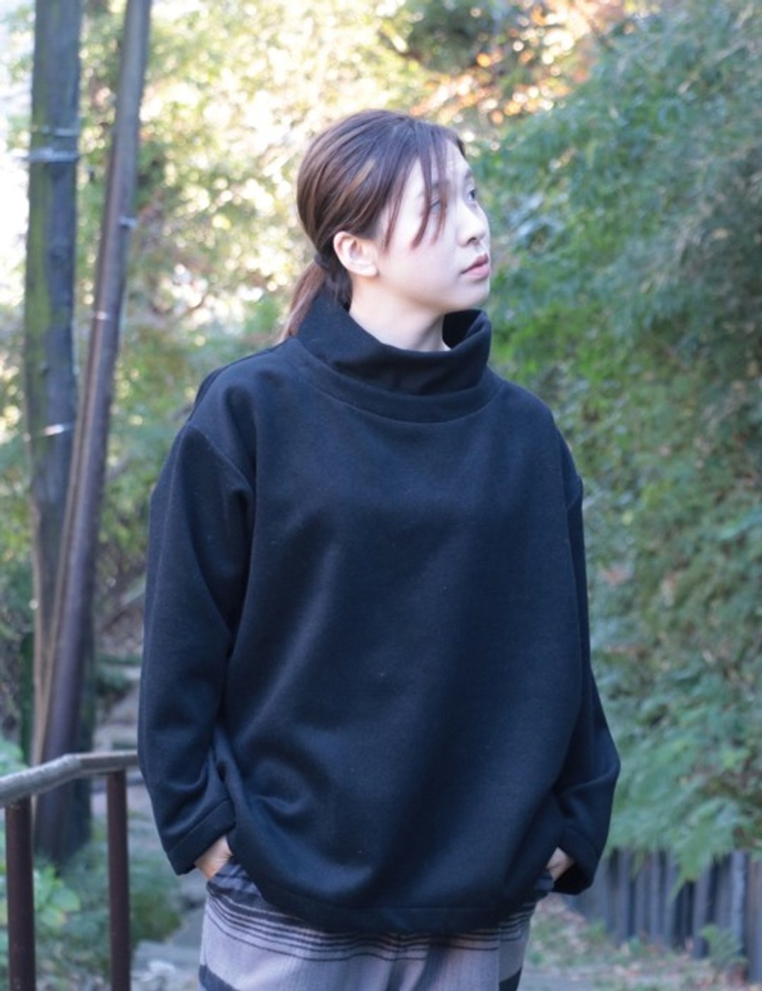压克力羊毛高领套头衫 (黑色) - 女装上衣 - 棉 